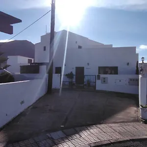 https://casa-luna-tahiche.in-canary-islands.com